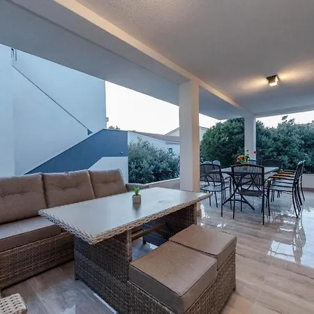 Luxury House Мандре