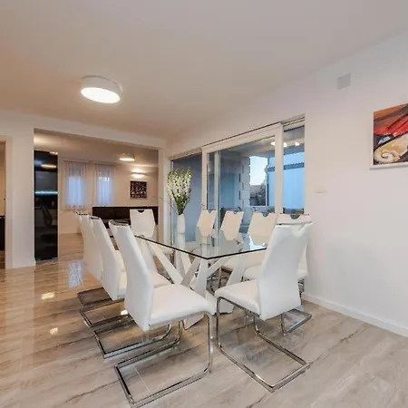 Luxury House Вилла