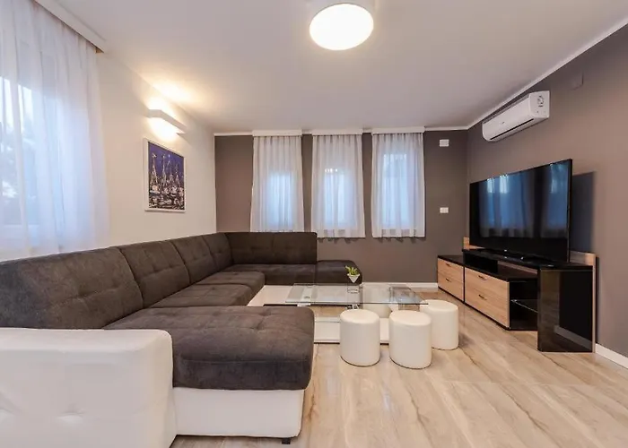 فيلة Luxury House *