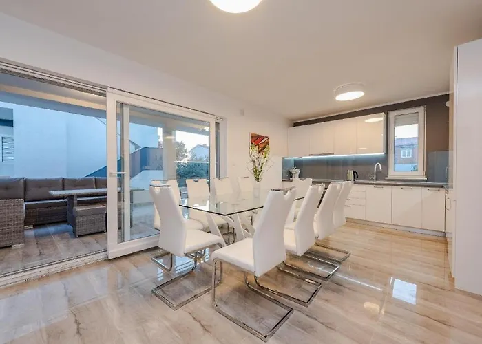فيلة Luxury House ماندري