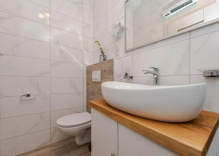 Luxury House ماندري