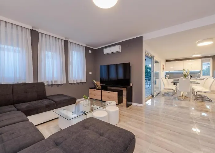 فيلة Luxury House ماندري