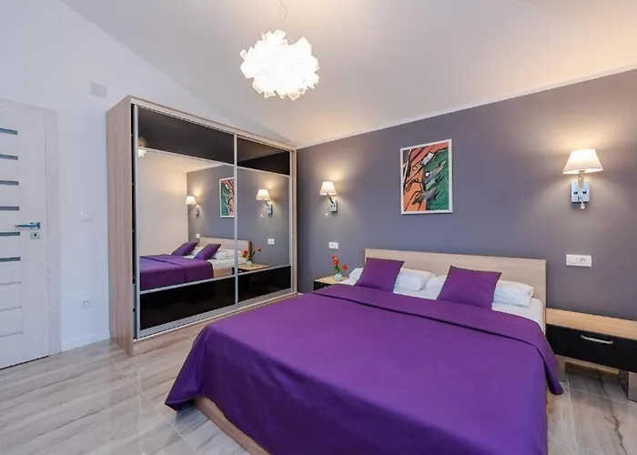 Luxury House ماندري