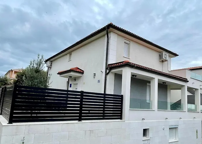 Luxury House Villa *