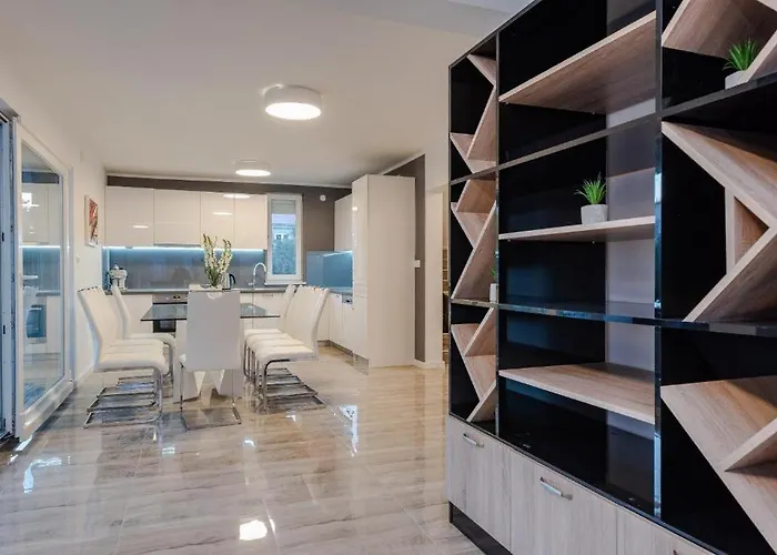 Luxury House Villa *